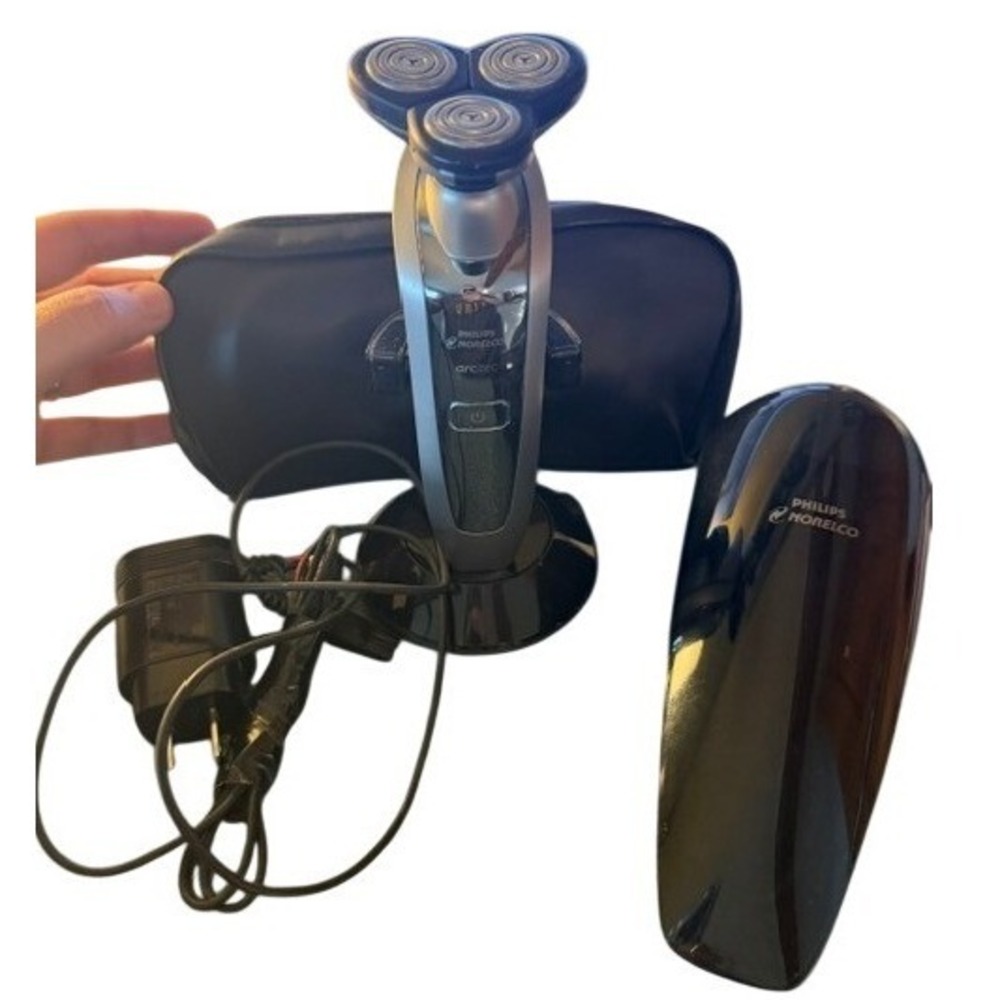 Philips Norelco Arcitec 1060X Men Electric Rotary Shave/ Charging Stand & Case